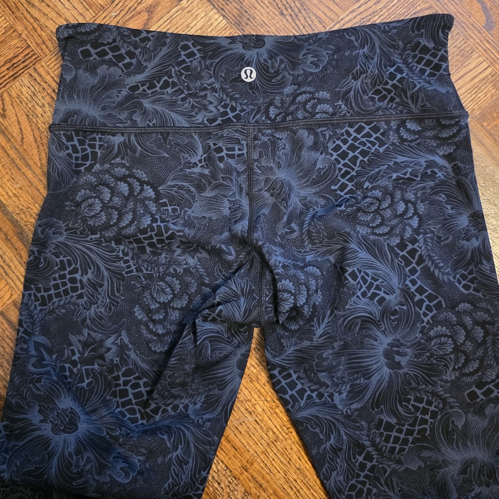 Lululemon Athletica Black And Blue Patterned Speed Up Tights/Leggings